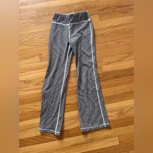 Athleta girls high rise chit chat flare pant. Excellent condition. Size 7.